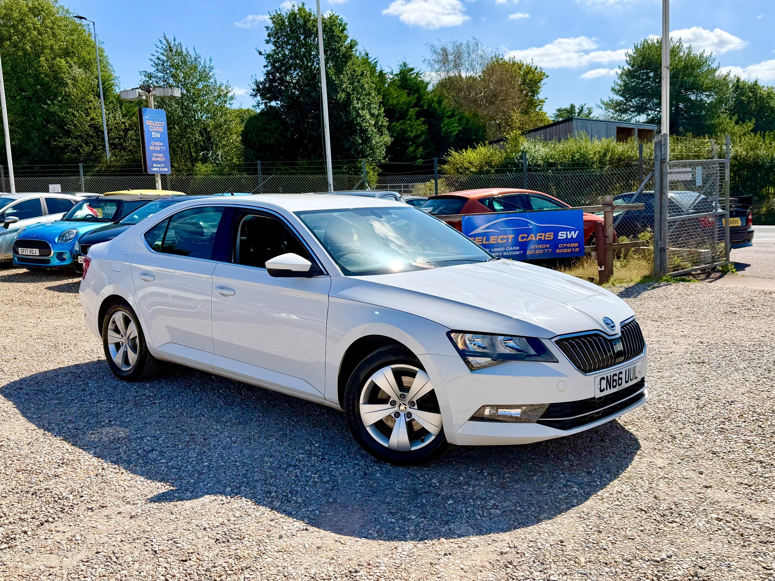 Skoda Superb listing photo