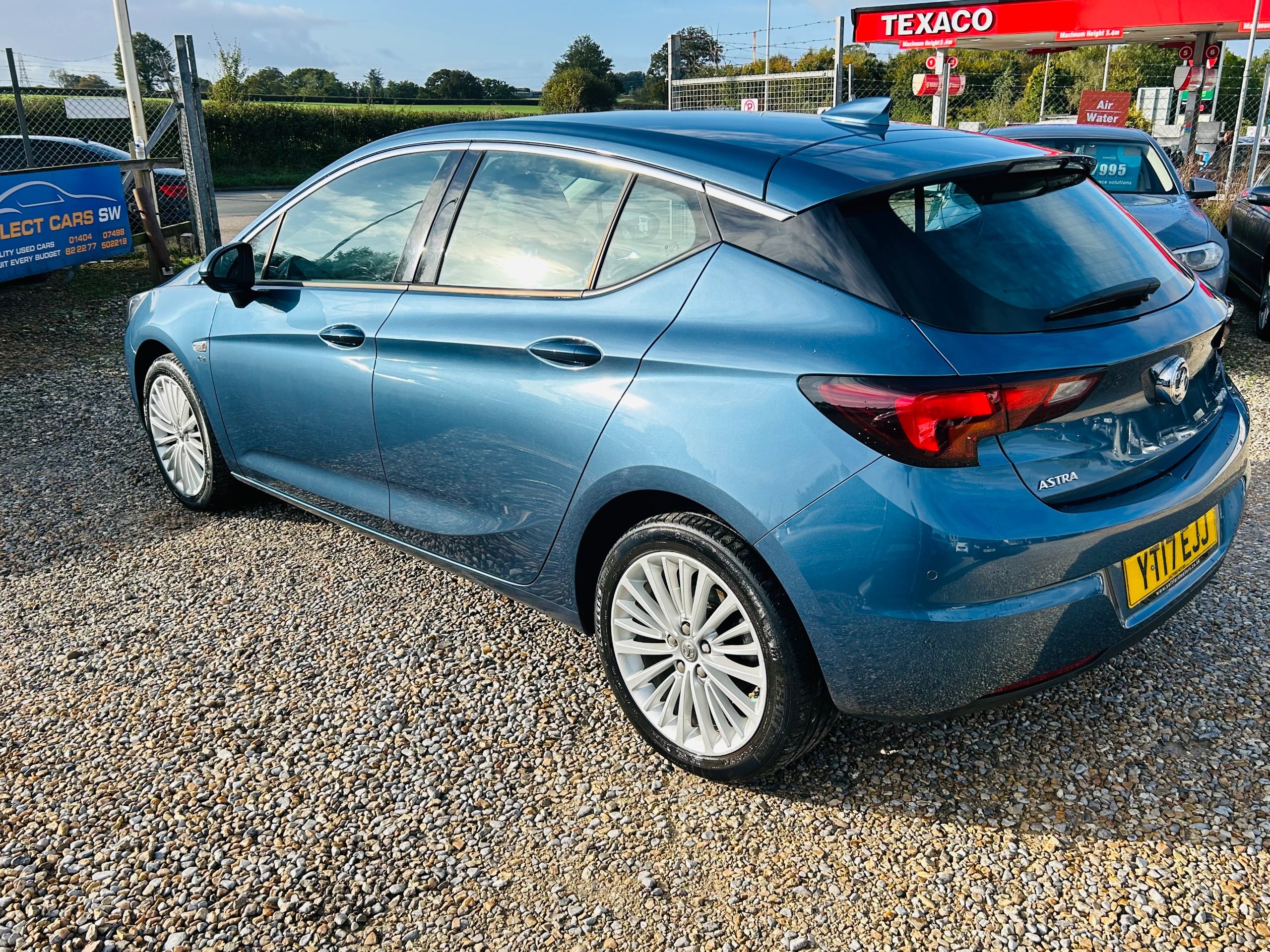 Used 2017 Vauxhall Astra 1.4i Turbo Elite Nav Hatchback 5dr Petrol