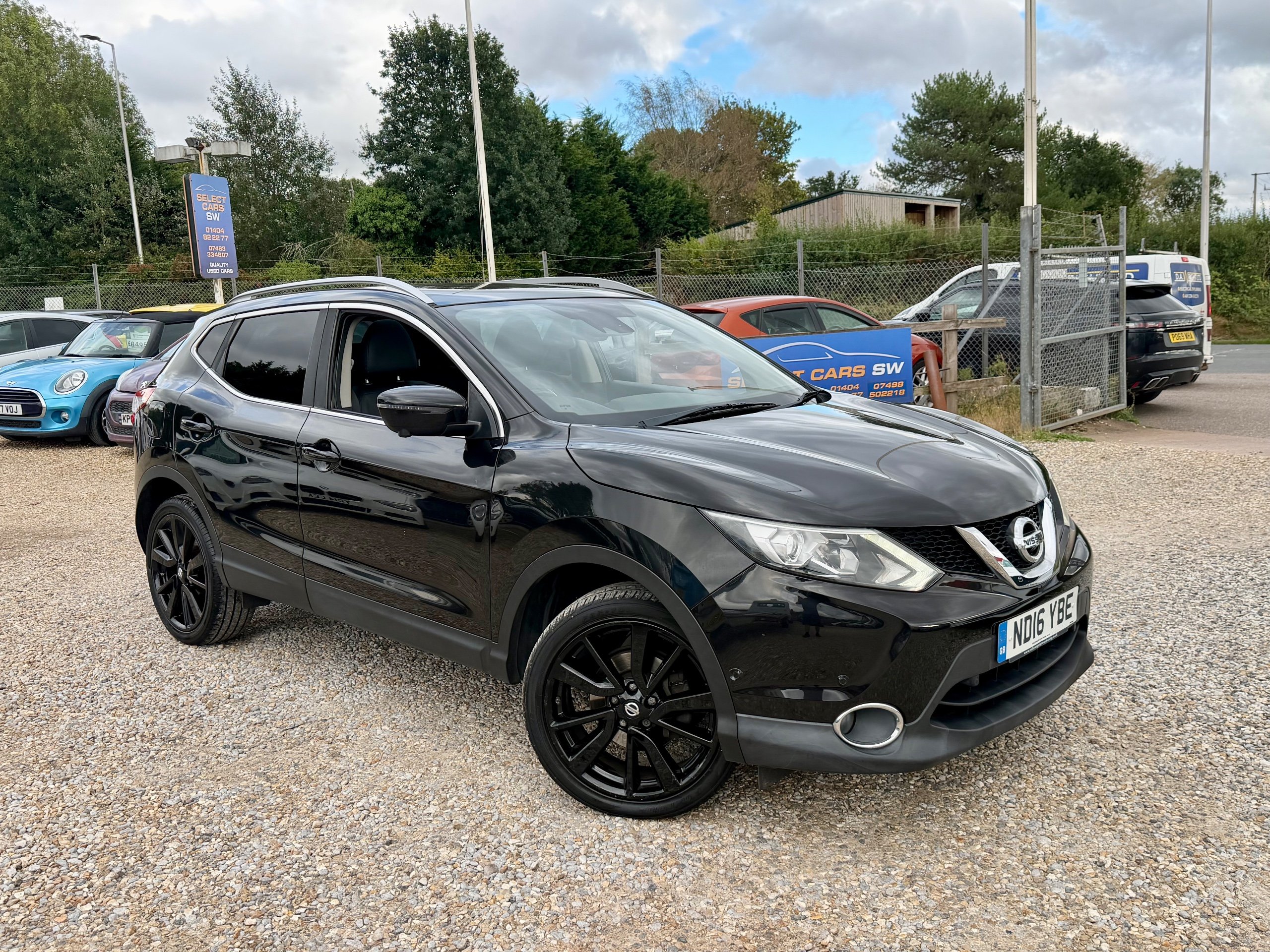 Nissan Qashqai listing photo