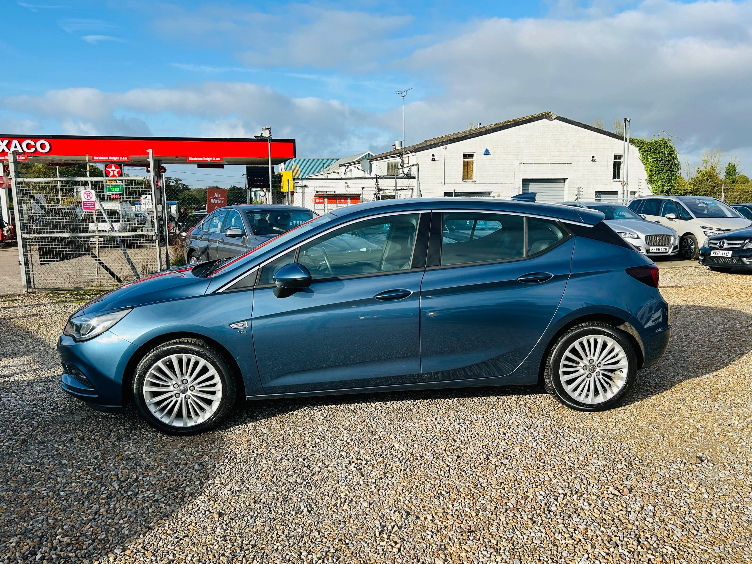 Used 2017 Vauxhall Astra 1.4i Turbo Elite Nav Hatchback 5dr Petrol